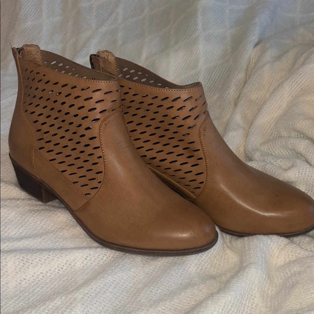 Zigi Soho Back Zip Booties size 9 1/2